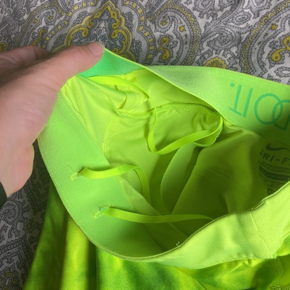 Nike chartreuse yellow capri dri-fit - Picture 4 of 6